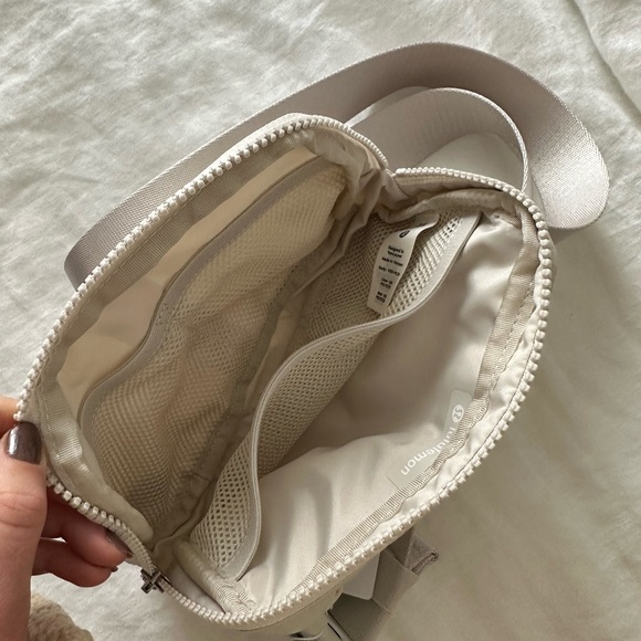 Lululemon Everywhere Belt Bag White Opal 1L brand new with tags - Picture 7 of 10